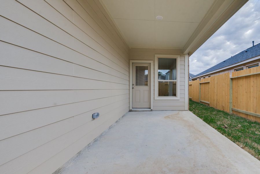 Representative exterior details of a home built from the Floor Plan 1784 by Colina Homes in Tidwell Lakes, Houston (Image 27).