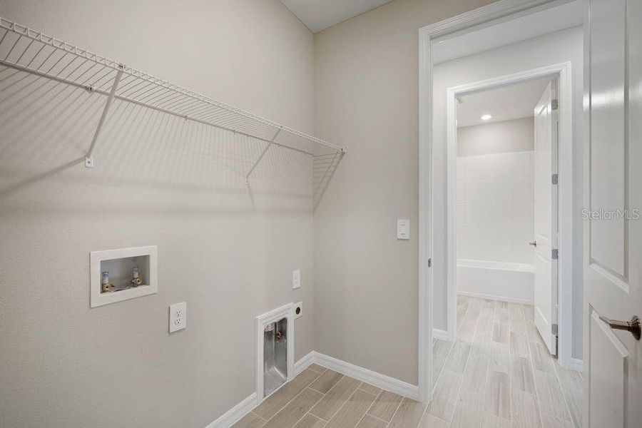 Spacious, unfurnished interior of a new home in Indigo Creek, Apollo Beach (Image 21).