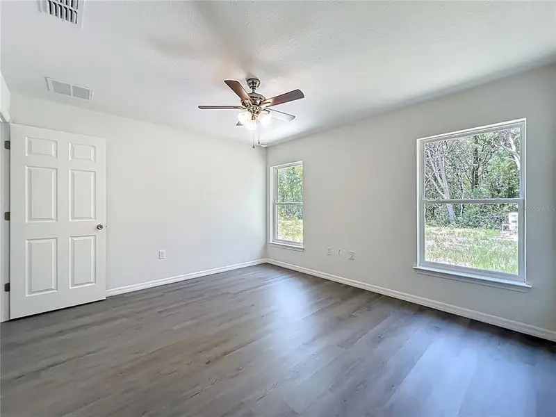 Spacious, unfurnished interior of a new home in , Dunnellon (Image 16).
