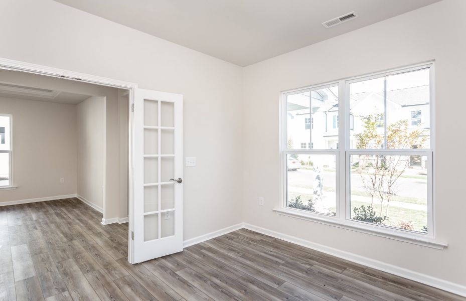 Representative unfurnished interior of a home built from the Richton by Pulte Homes in Riverlights, Wilmington (Image 15).