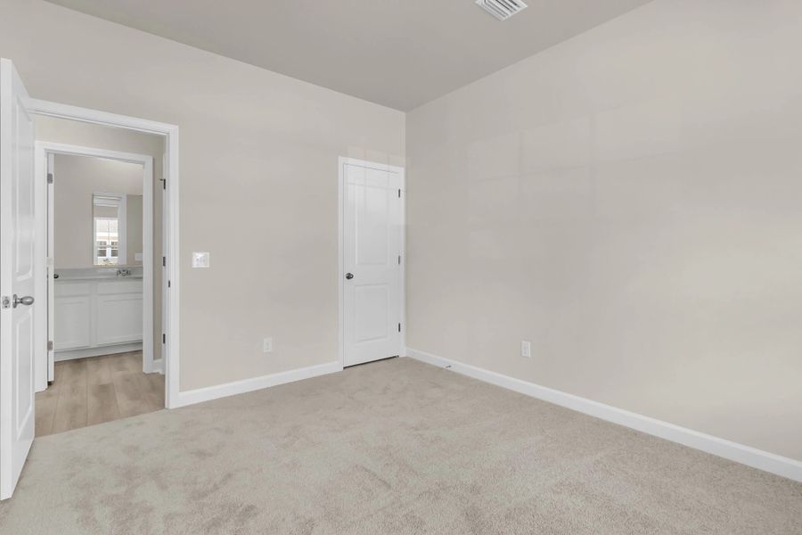 Spacious, unfurnished interior of a new home in Hammock Walk at Nexton, Summerville (Image 13).