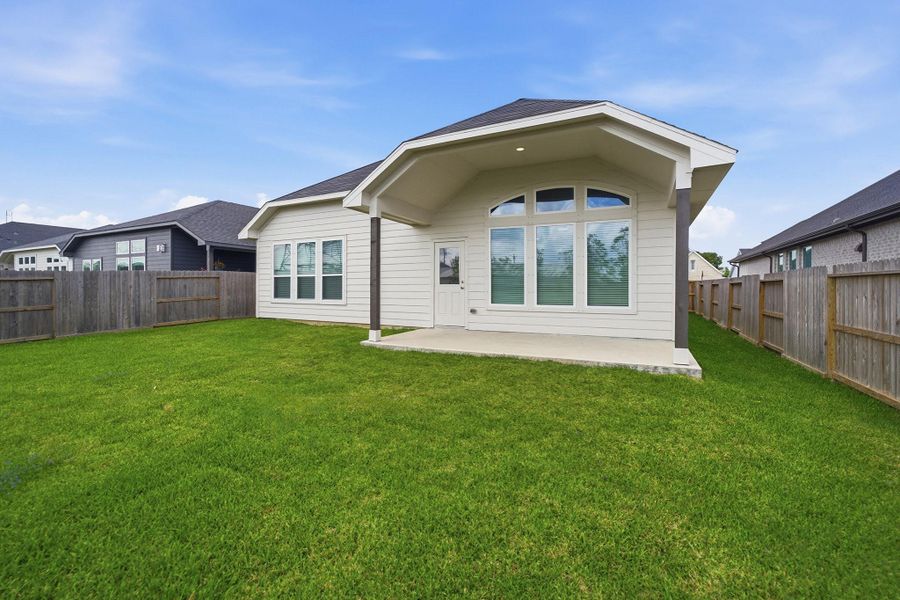 Exterior details and patio area of a home in Mulberry Farms, Santa Fe (Image 9).