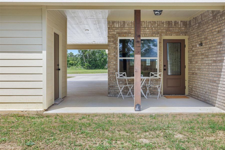 Exterior details and patio area of a home in , Lexington (Image 19).