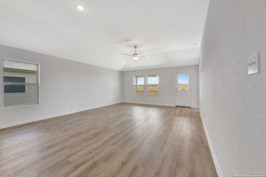 Spacious, unfurnished interior of a new home in Greenspoint Heights, Seguin (Image 15).