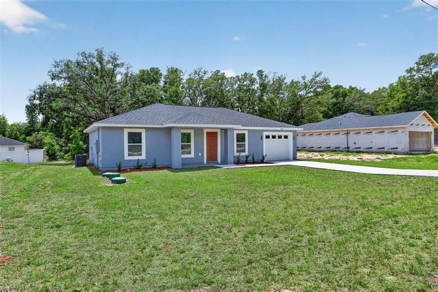 Exterior details and patio area of a home in , Dunnellon (Image 18).