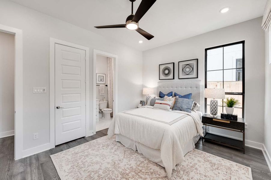 Representative furnished interior of a home built from the Verona by Tri Pointe Homes in Sienna 80′, Missouri City (Image 40).