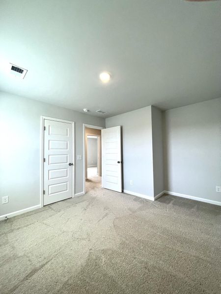 Spacious, unfurnished interior of a new home in Lindera Preserve at Cane Bay Plantation, Summerville (Image 22). Spacious, unfurnished interior of a new home in Lindera Preserve at Cane Bay Plantation, Summerville (Image 22).