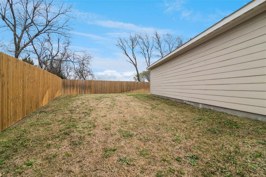 Exterior details and patio area of a home in Tillage Farms, Princeton (Image 22).