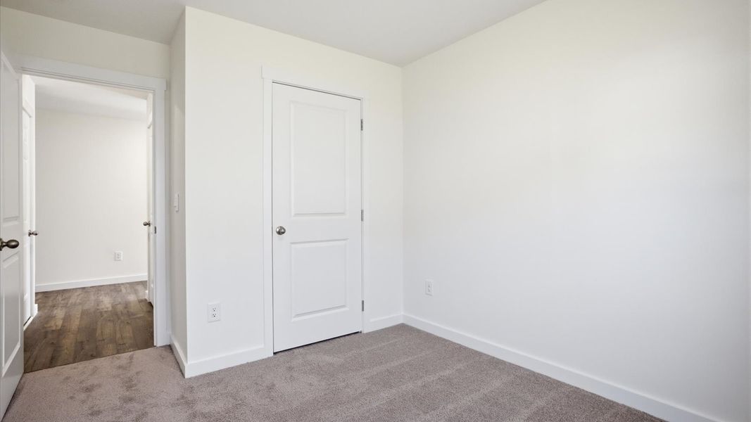 Spacious, unfurnished interior of a new home in Emory Creek, Harriman (Image 22).