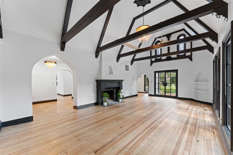 Spacious, unfurnished interior of a new home in , Dallas (Image 8).