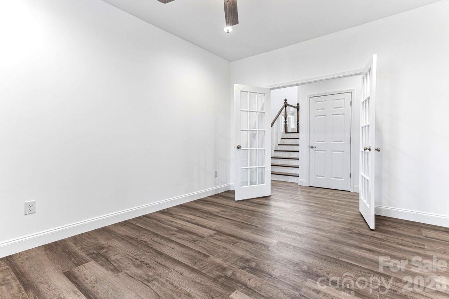 Office/Den Office/Den