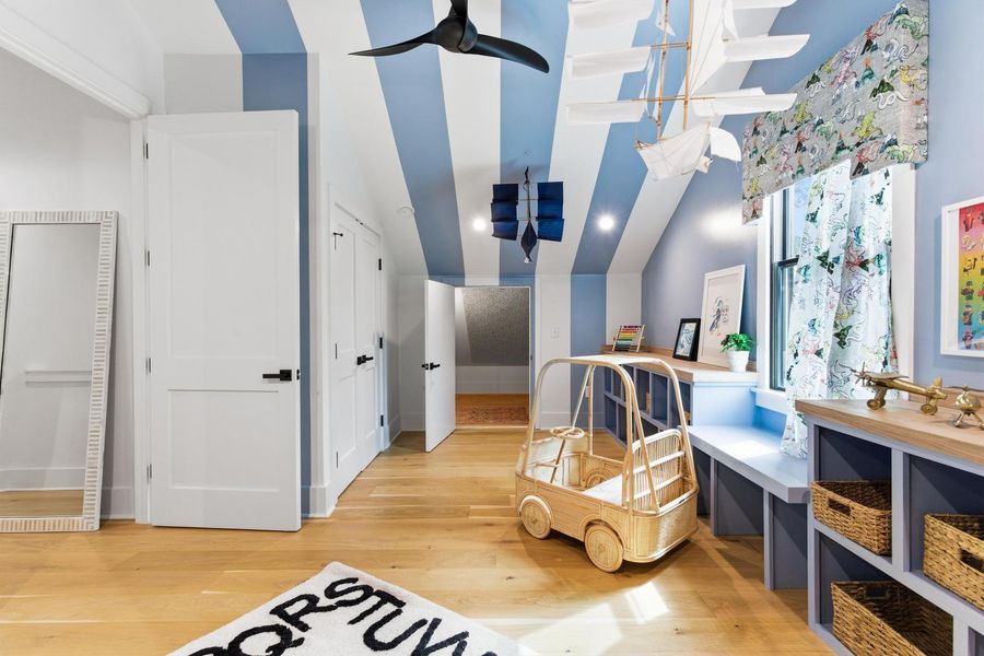 Furnished interior view inside a new home in , Charleston (Image 87).