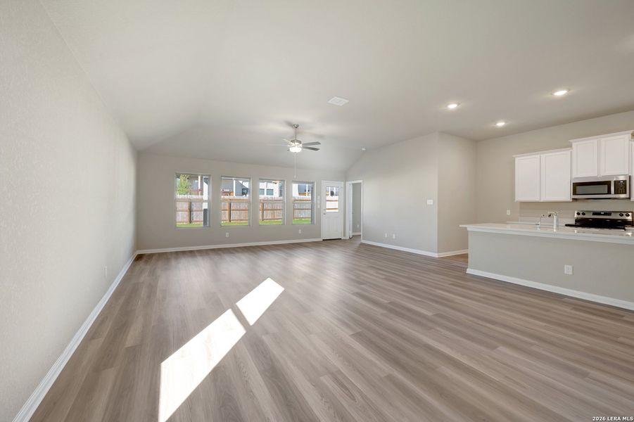 Spacious, unfurnished interior of a new home in Greenspoint Heights, Seguin (Image 36).