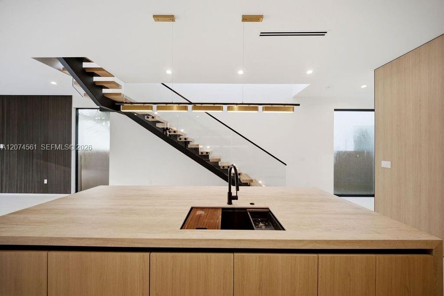 Close-up of interior finishes inside a home in , Fort Lauderdale (Image 19).