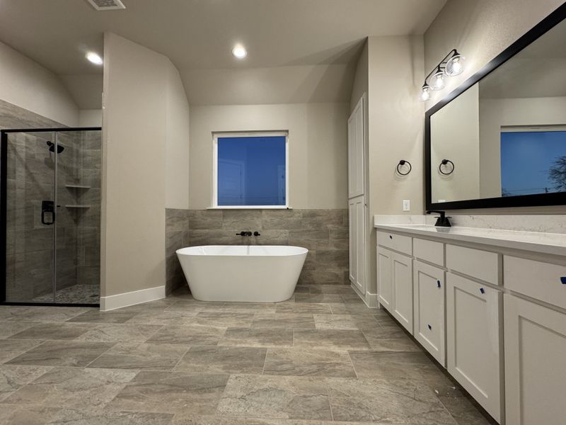 Furnished interior view inside a new home in Coyote Crossing, Godley (Image 5). Furnished interior view inside a new home in Coyote Crossing, Godley (Image 5).