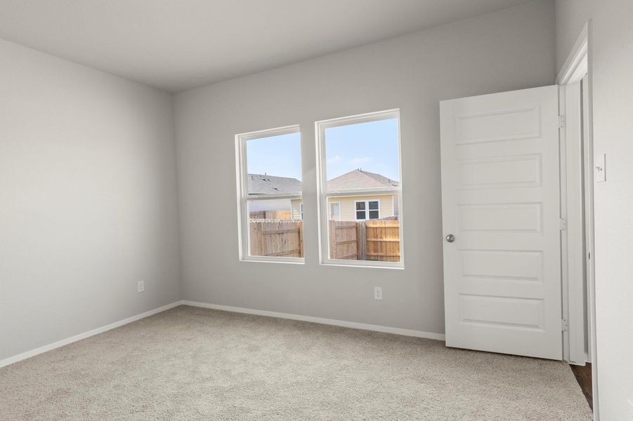 Spacious, unfurnished interior of a new home in Cloverleaf, Austin (Image 31).