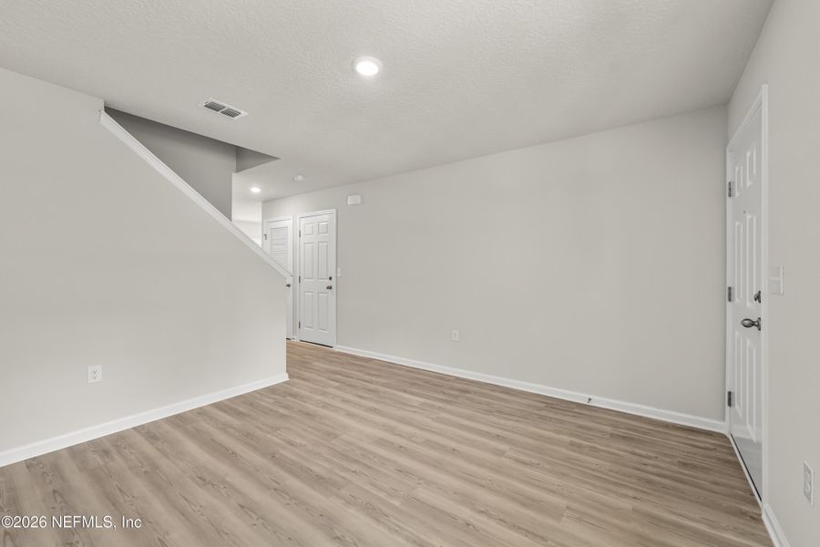 Spacious, unfurnished interior of a new home in , Jacksonville (Image 16).
