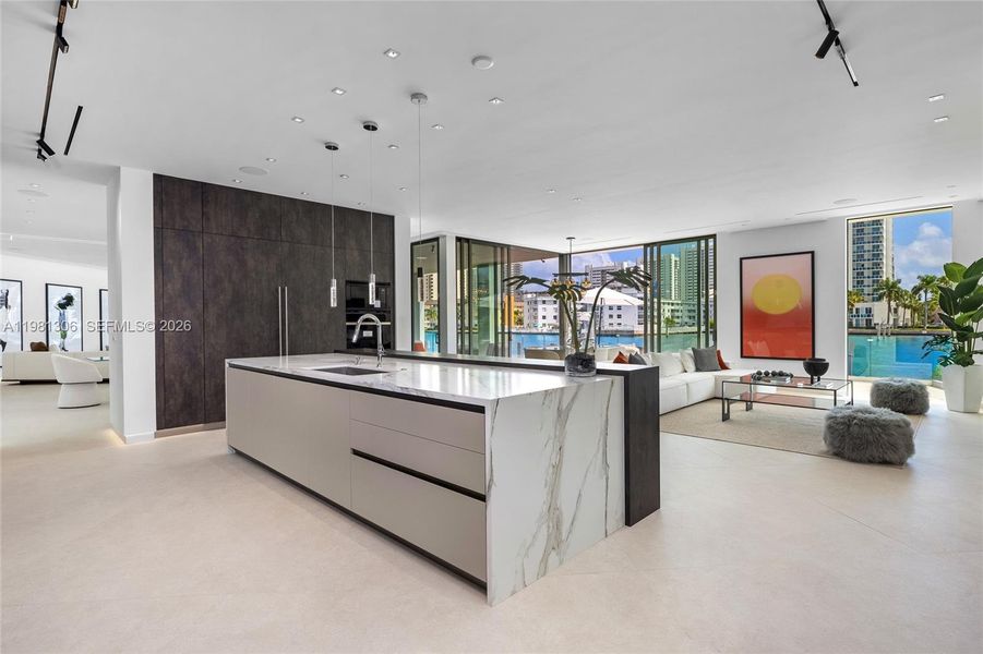 Community amenities in , Hallandale Beach (Image 55).