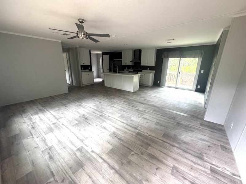 Spacious, unfurnished interior of a new home in , Round O (Image 5).