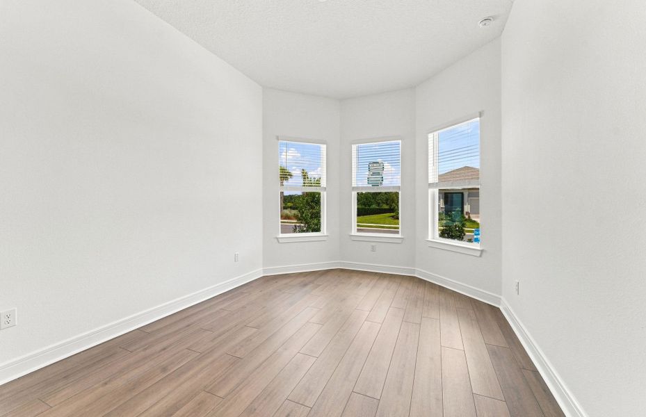 Spacious, unfurnished interior of a new home in Del Webb Stone Creek, Ocala (Image 14).