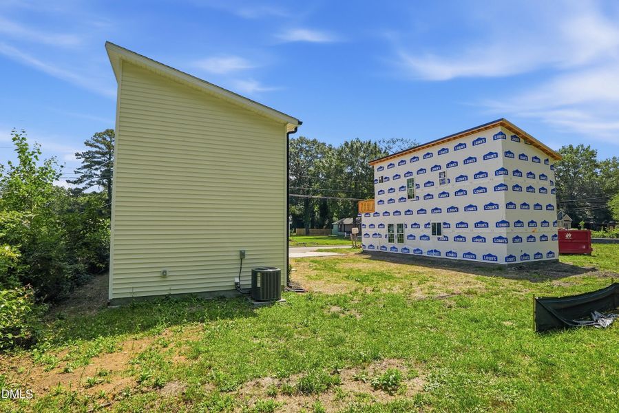 516 Singletary St SE-52