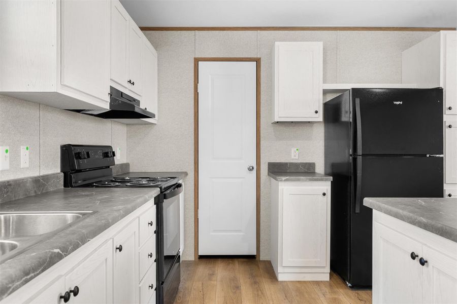 Furnished interior view inside a new home in , Navasota (Image 6).