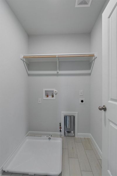 Spacious, unfurnished interior of a new home in Morningstar, Georgetown (Image 39).