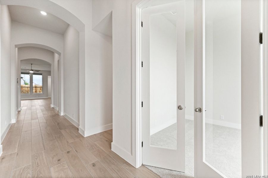 Spacious, unfurnished interior of a new home in Mont Blanc, Schertz (Image 19).