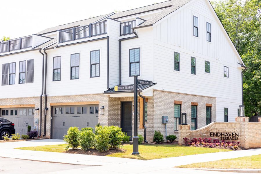 Image 24 of a home in Endhaven Terraces.