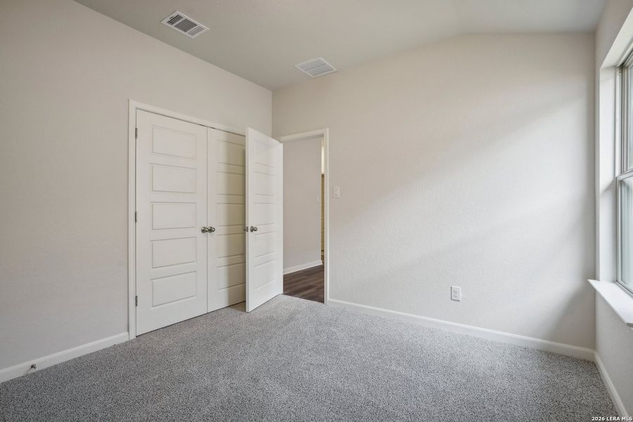 Spacious, unfurnished interior of a new home in Catalina, Converse (Image 14).