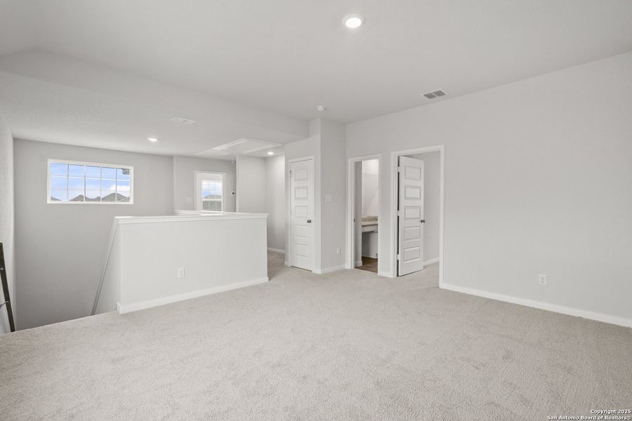 Spacious, unfurnished interior of a new home in Dauer Ranch, New Braunfels (Image 29). Spacious, unfurnished interior of a new home in Dauer Ranch, New Braunfels (Image 29).