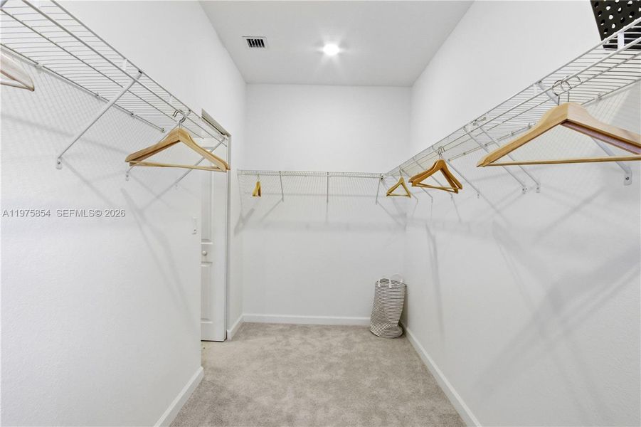 Spacious, unfurnished interior of a new home in , Miami (Image 41).