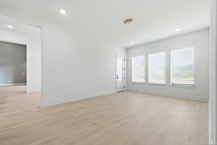 Spacious, unfurnished interior of a new home in Shavano Highlands, San Antonio (Image 30). Spacious, unfurnished interior of a new home in Shavano Highlands, San Antonio (Image 30).