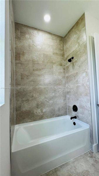 Spacious, unfurnished interior of a new home in , Labelle (Image 8).