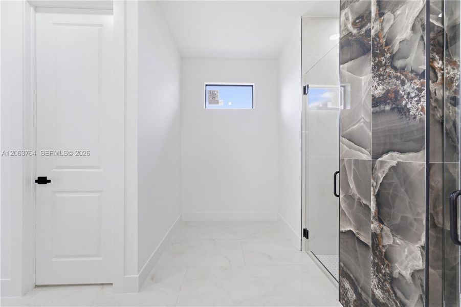 Spacious, unfurnished interior of a new home in , Lehigh Acres (Image 24).