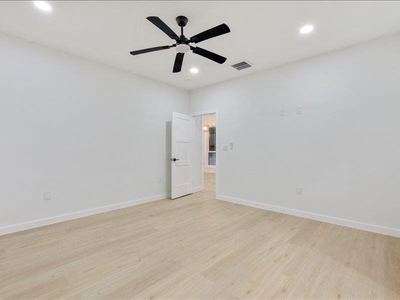 Spacious, unfurnished interior of a new home in , Wimberley (Image 29).