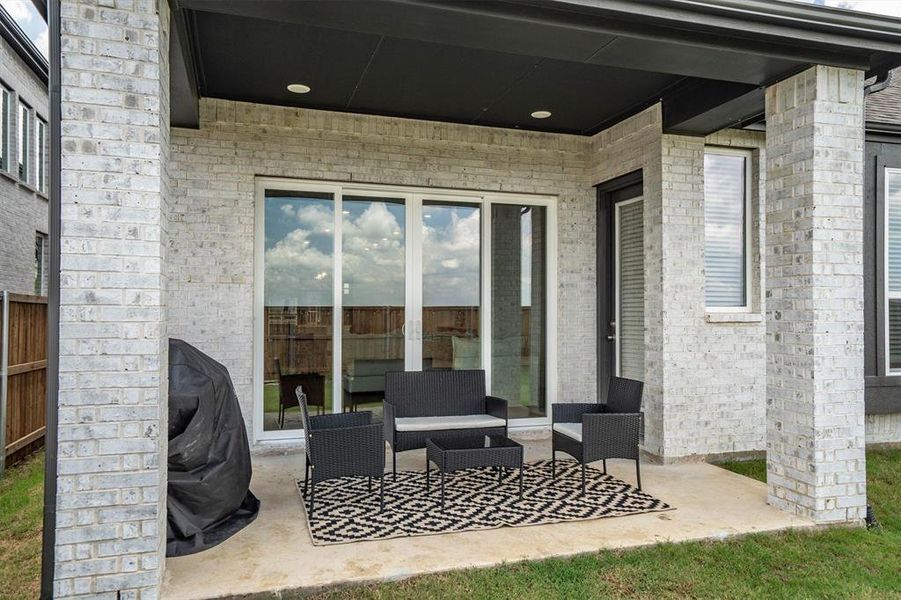 Exterior details and patio area of a home in Sandbrock Ranch, Aubrey (Image 2).