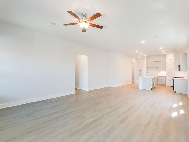 Spacious, unfurnished interior of a new home in Sunterra, Katy (Image 21).