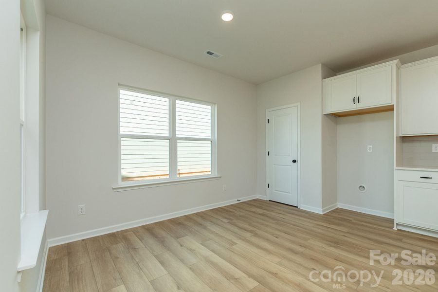 Spacious, unfurnished interior of a new home in Sunset Meadows, Charlotte (Image 12).