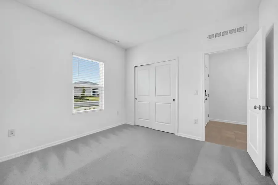Spacious, unfurnished interior of a new home in Coopers Meadow, Jacksonville (Image 28).