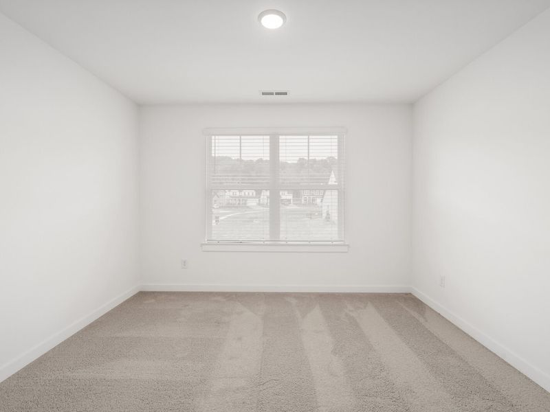 Spacious, unfurnished interior of a new home in Carellton, Gallatin (Image 45).