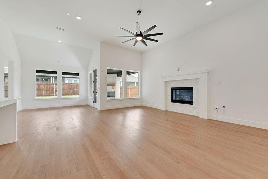 Spacious, unfurnished interior of a new home in Tavolo Park, Fort Worth (Image 30).