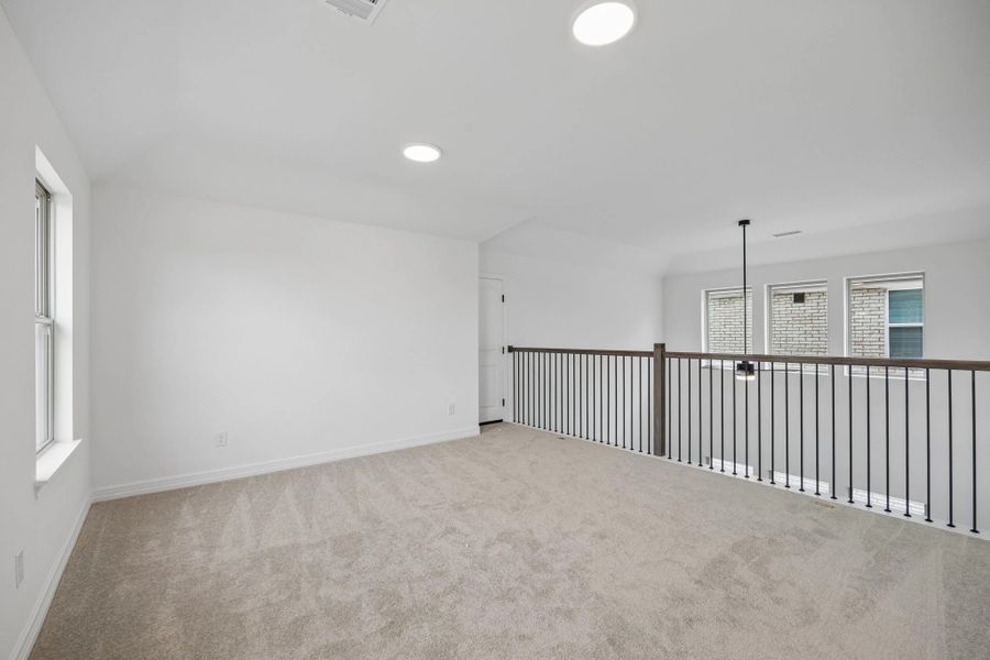 Spacious, unfurnished interior of a new home in Bergamo, Katy (Image 16).