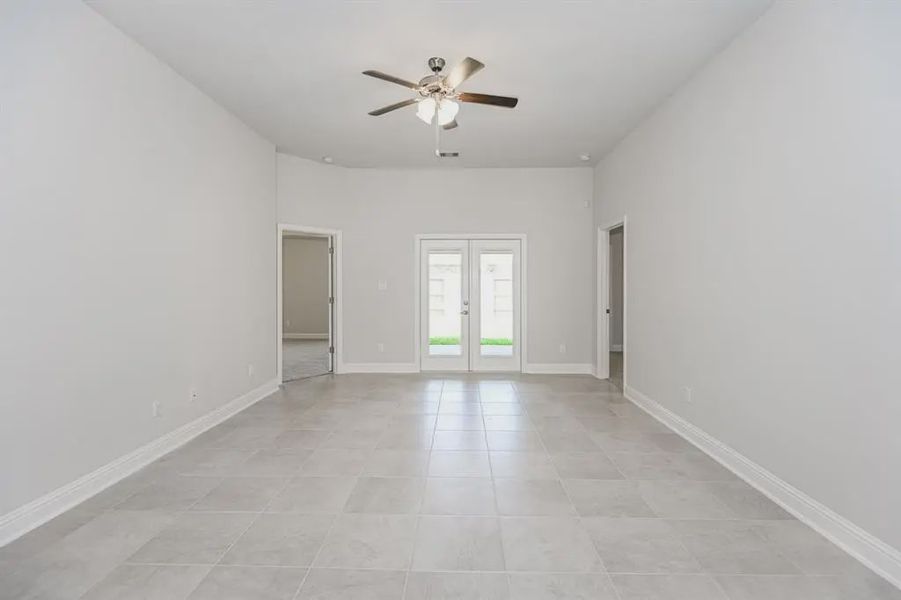 Spacious, unfurnished interior of a new home in Bayou Maison, Dickinson (Image 13). Spacious, unfurnished interior of a new home in Bayou Maison, Dickinson (Image 13).