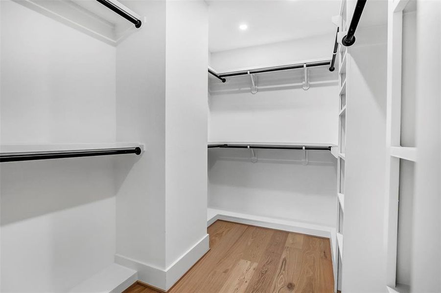 PRIMARY CLOSET WITH METAL RODS