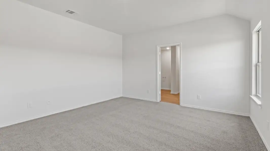 Spacious, unfurnished interior of a new home in Saddlebrook, Waxahachie (Image 16).