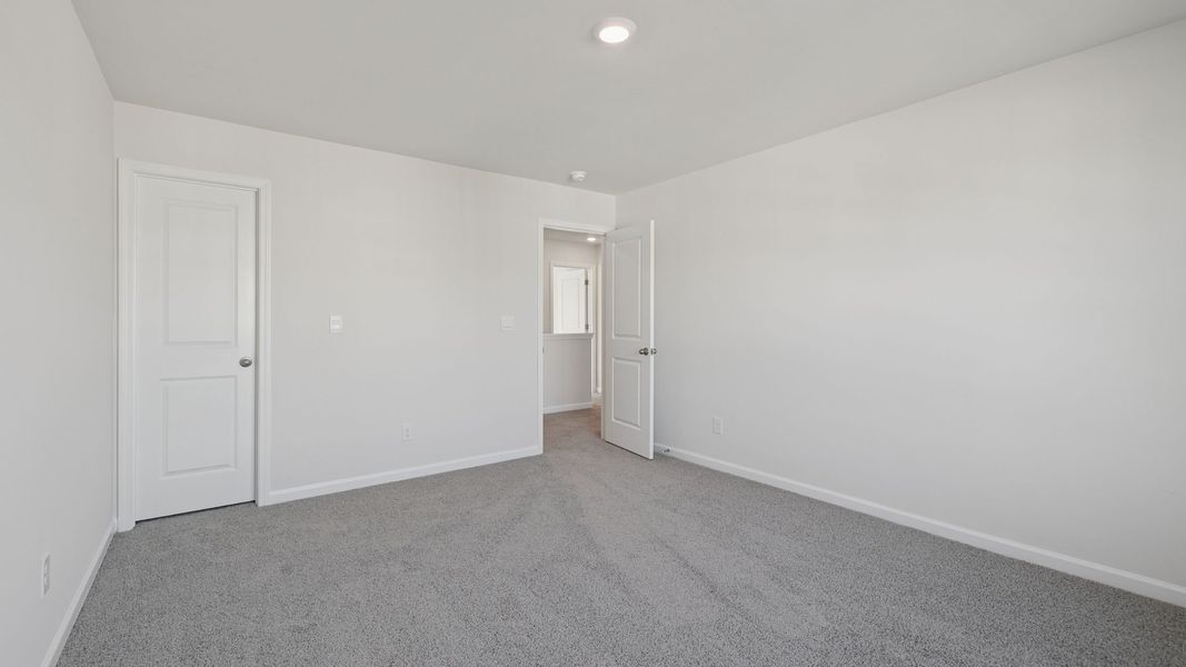 Spacious, unfurnished interior of a new home in Durbin Meadows Traditions, Fountain Inn (Image 27).