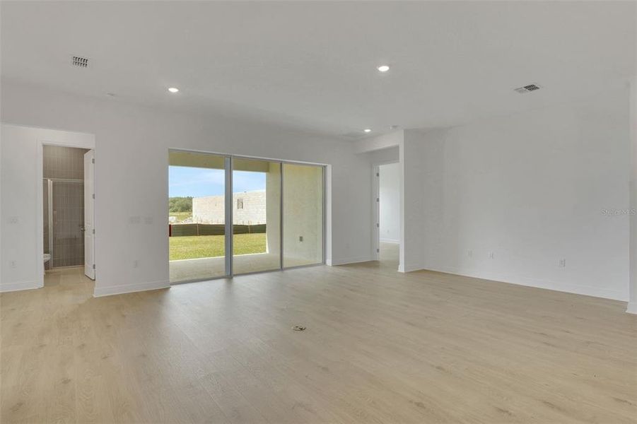 Spacious, unfurnished interior of a new home in Avalon Woods, Winter Garden (Image 34). Spacious, unfurnished interior of a new home in Avalon Woods, Winter Garden (Image 34).