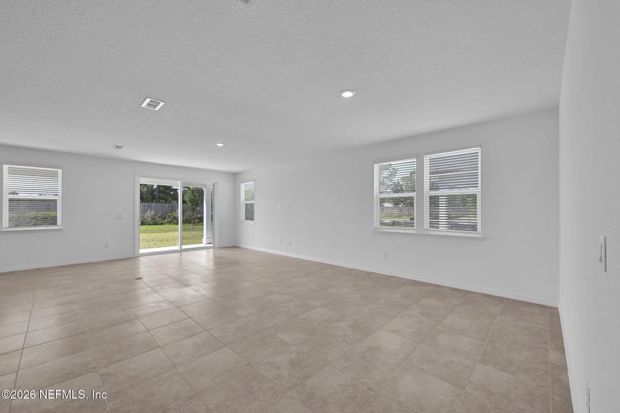 Spacious, unfurnished interior of a new home in Hyland Trail, Green Cove Springs (Image 17).