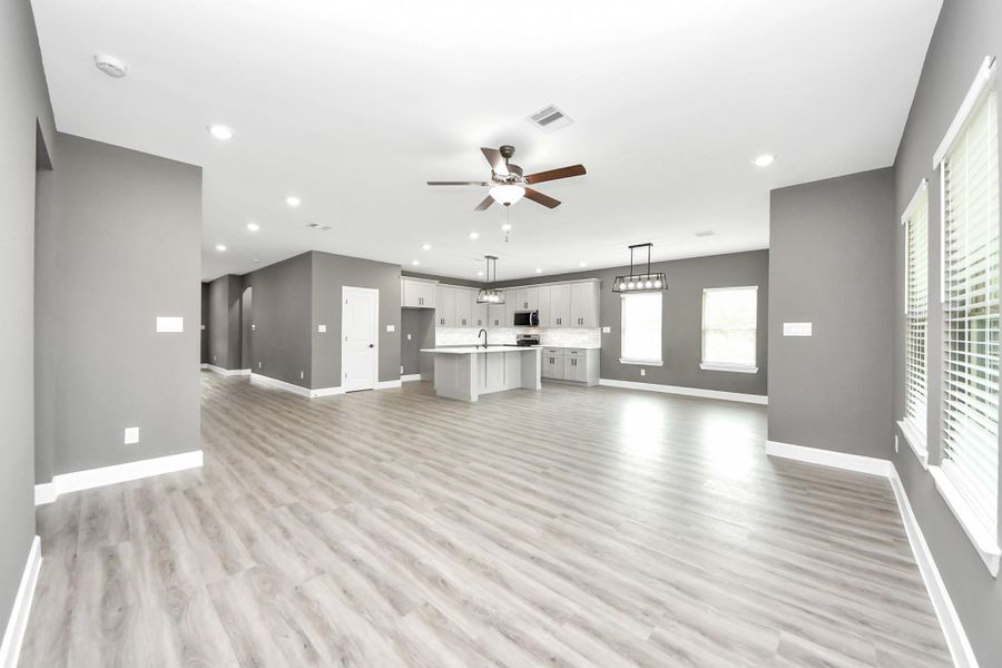 Spacious, unfurnished interior of a new home in , Waller (Image 9).